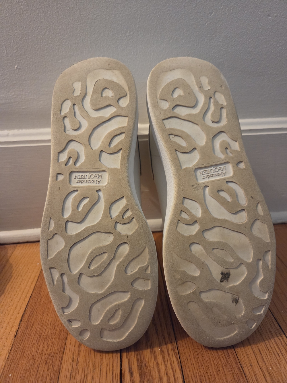 Alexander McQueen White Low-Top Leather Sneakers - Picture 5 of 7